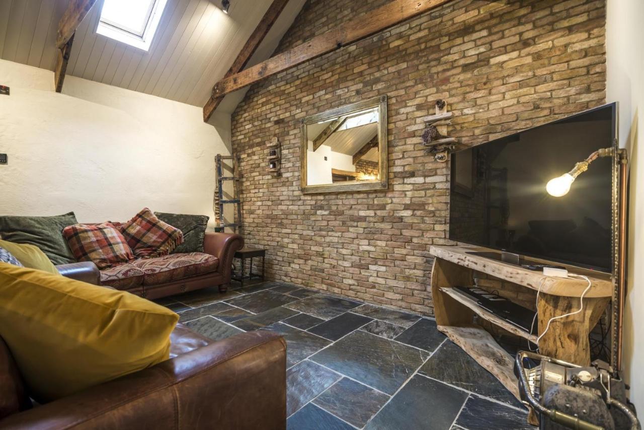 Lavender - Luxurious Barn Conversion - Blossom Farm Johnston Eksteriør bilde