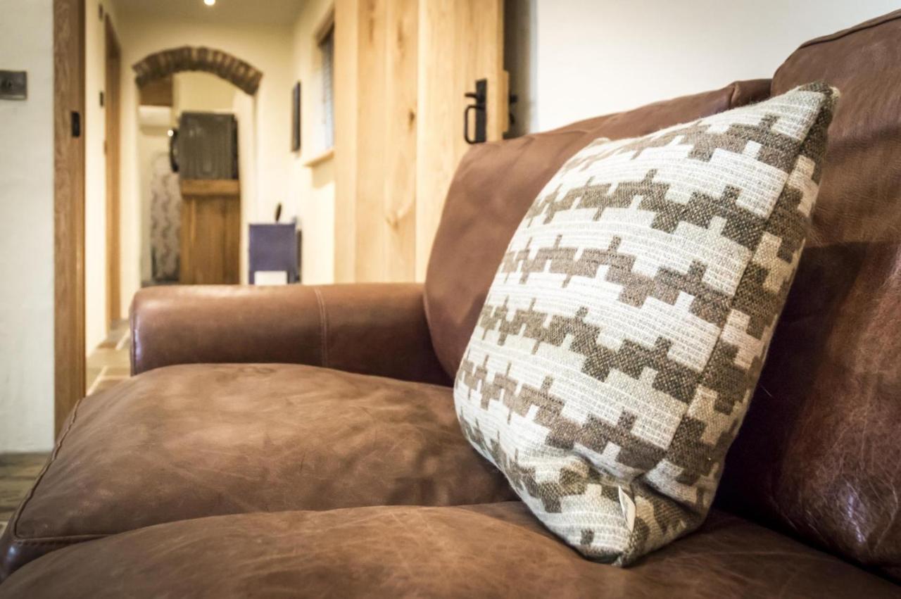 Lavender - Luxurious Barn Conversion - Blossom Farm Johnston Eksteriør bilde