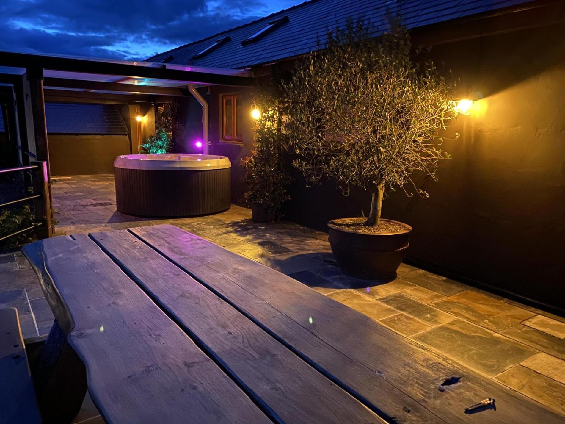 Lavender - Luxurious Barn Conversion - Blossom Farm Johnston Eksteriør bilde