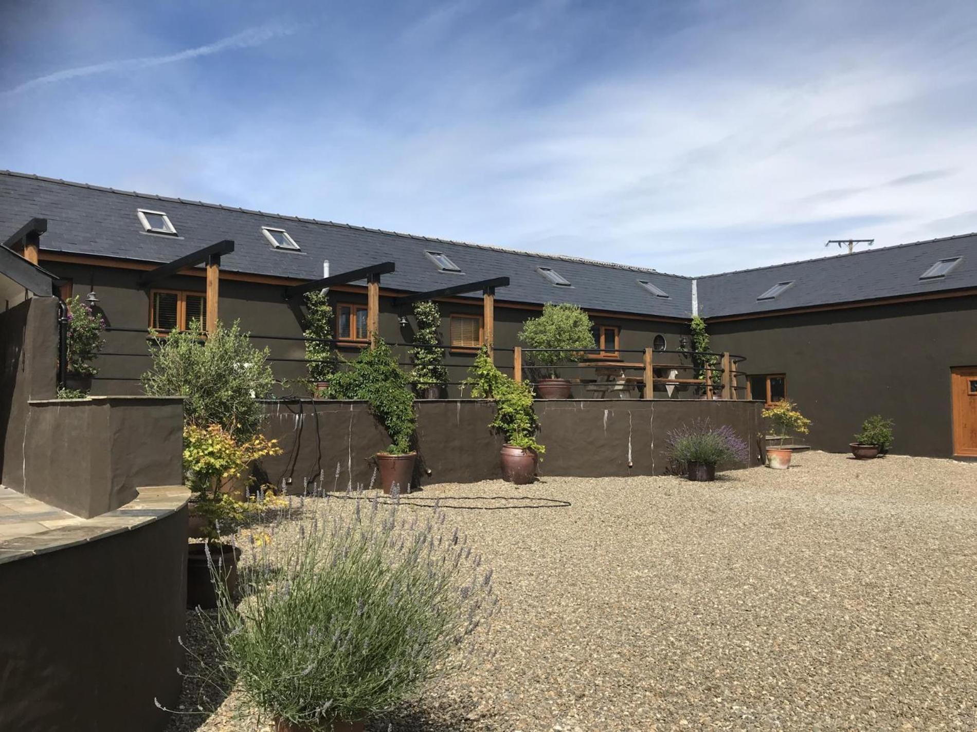 Lavender - Luxurious Barn Conversion - Blossom Farm Johnston Eksteriør bilde